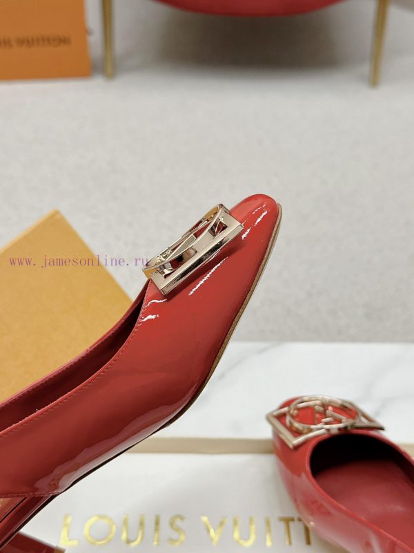 ️ Lv Single Shoe: This Urban Twist women's shoe provides a fashionable upgrade to the classia1orn0g3 - Image 5