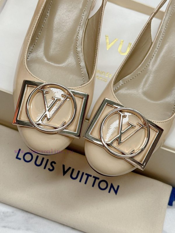 ️ Lv Single Shoe: This Urban Twist women's shoe provides a fashionable upgrade to the classiefchyd7i - Image 7