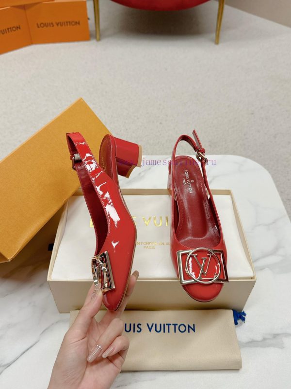 ️ Lv Single Shoe: This Urban Twist women's shoe provides a fashionable upgrade to the classia1orn0g3 - Image 8