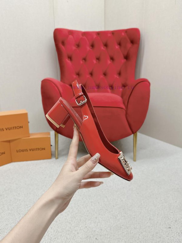 ️ Lv Single Shoe: This Urban Twist women's shoe provides a fashionable upgrade to the classia1orn0g3 - Image 9