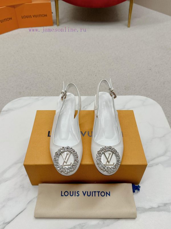 ️ Lv Single Shoe: This Urban Twist women's shoe provides a fashionable upgrade to the classib2u5ixe6