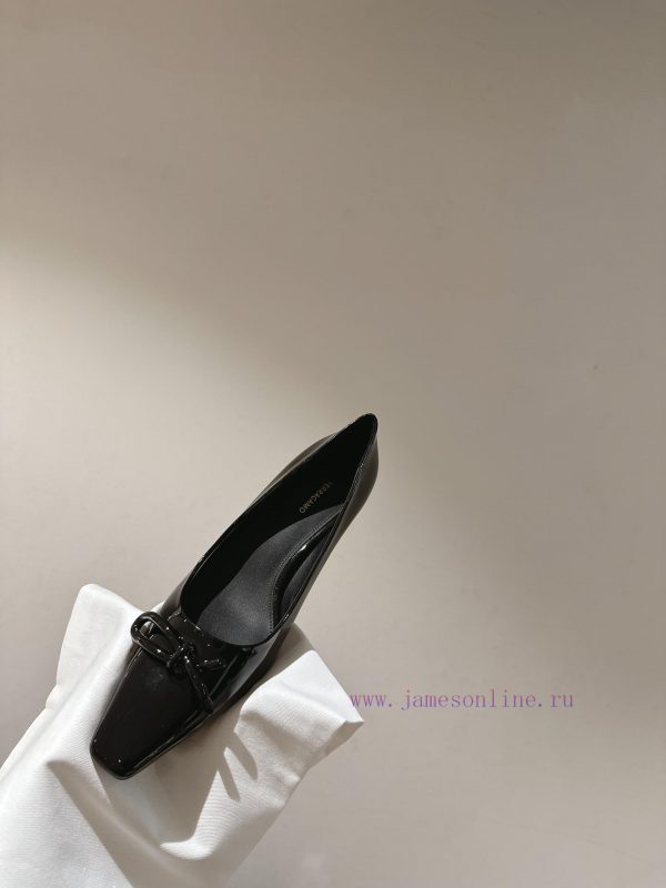 Ferragamo 24 Early Spring Collection New ProductsThe smooth lines of the shoe make it incredephi3z7q - Image 9