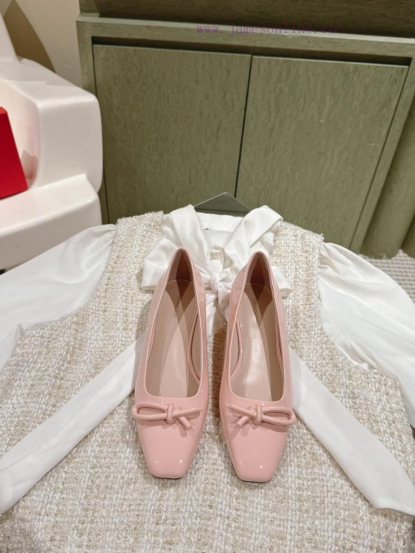 | ²⁰²4 ??  ??Ferragam"Ferragamo Spring/Summer Collection's new product features a square b10vkvikx