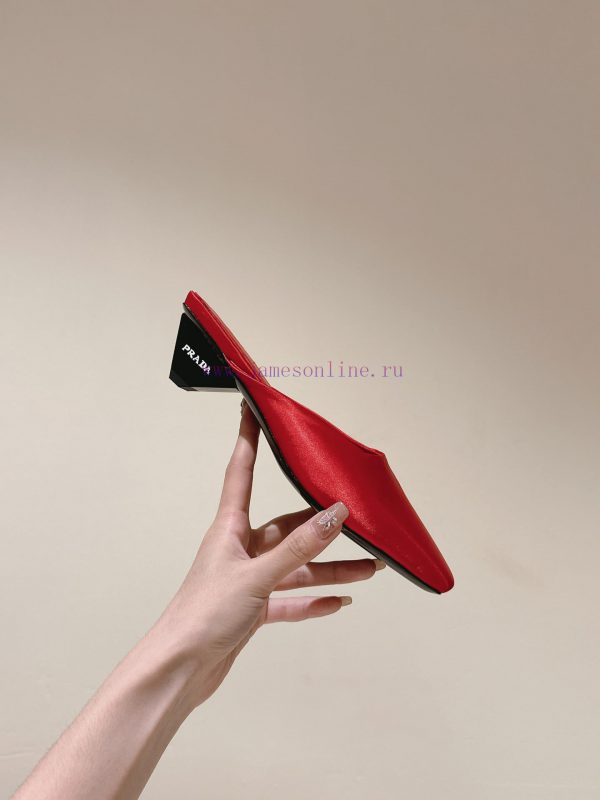 | ²⁰²4 ??  ??Prada's new spring and summer stunning slippers are so surprising this season.q9k0q8ie - Image 9