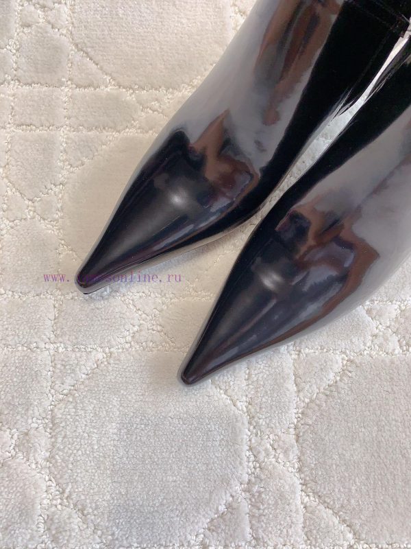 YSL's new high-heeled short boots were originally purchased and developed as a versatile sli7mwf3i3u - Image 7