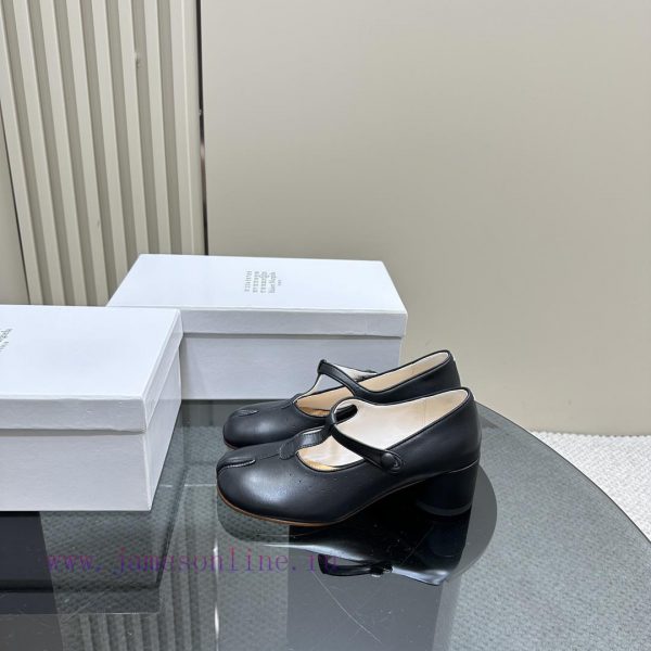 Purchasing level Maison Margiela MM6 tabi split toe shoes 2024 new products most popular buyj08cqsqv