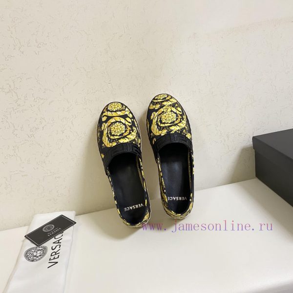 p. Versace's new fisherman shoes, top of the line, use the brand's exclusive printed fabric,4izkagkr - Image 6