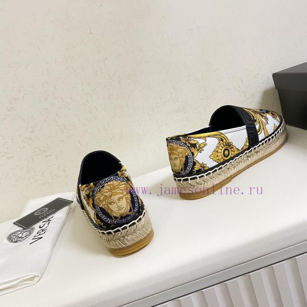 p. Versace's new fisherman shoes, top of the line, use the brand's exclusive printed fabric,934x03a6 - Image 8