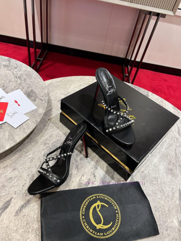 ∙ X nail slippers ∙ ꫛꫀ w ︎ The point of Tatoosh spiked shoes is the slender shoulder straps 7f1fiack