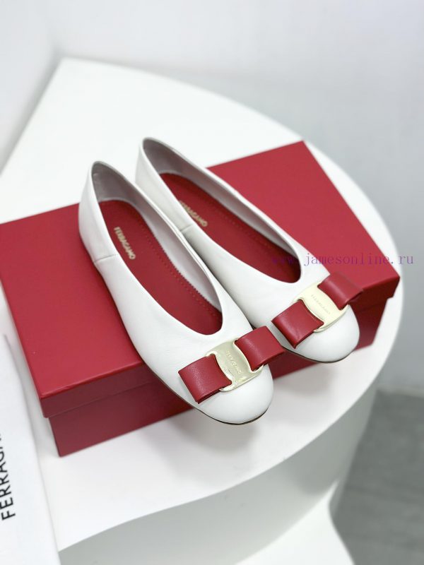 24ss FERRAGAMO new retro style flat witch shoes grandma shoesFerragamo's new witch shoes areg2955vzq - Image 4