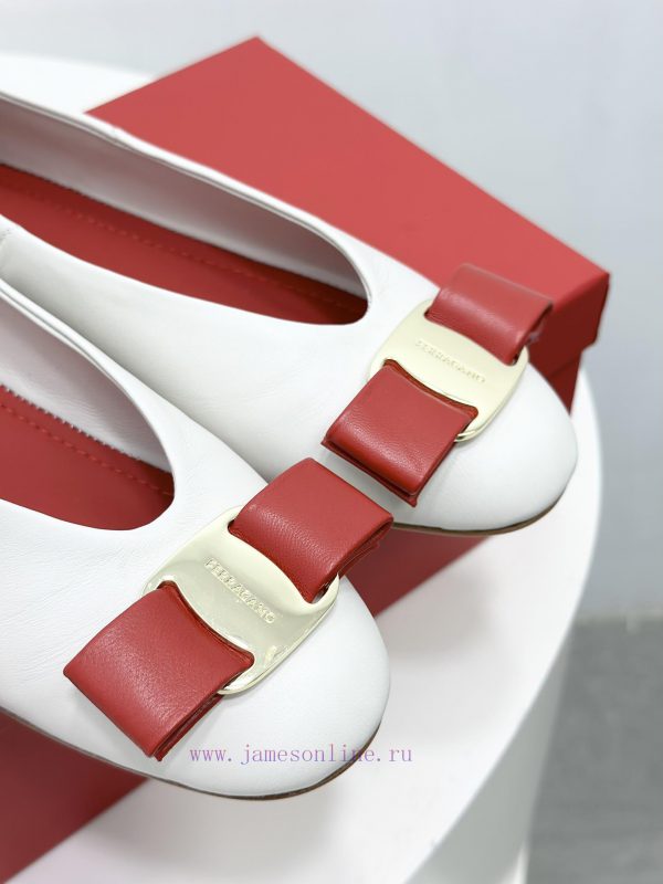24ss FERRAGAMO new retro style flat witch shoes grandma shoesFerragamo's new witch shoes areg2955vzq - Image 7