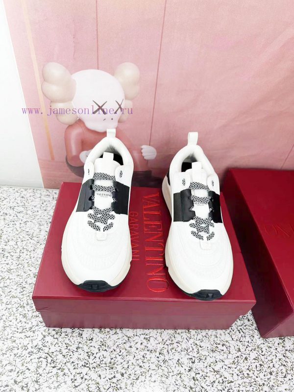 VALENTINONew True Act sneakers with comfortable mesh fabric for smooth contours and full grih2v5bjts