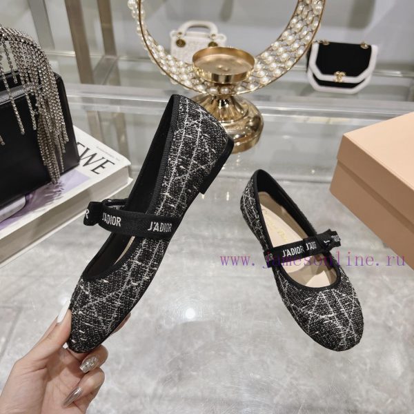 Top tierDior 2024 vs Spring/Summer New CollectionRound toe single shoe with small pearl straoivaqilz - Image 5