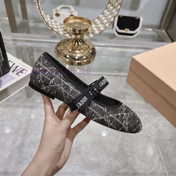 Top tierDior 2024 vs Spring/Summer New CollectionRound toe single shoe with small pearl straoivaqilz - Image 6