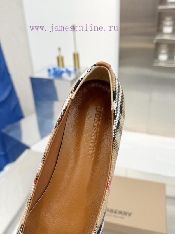 Burberry's classic plaid flat shoes are the least picky and age limited shoes to date. Everya24fm58c - Image 8
