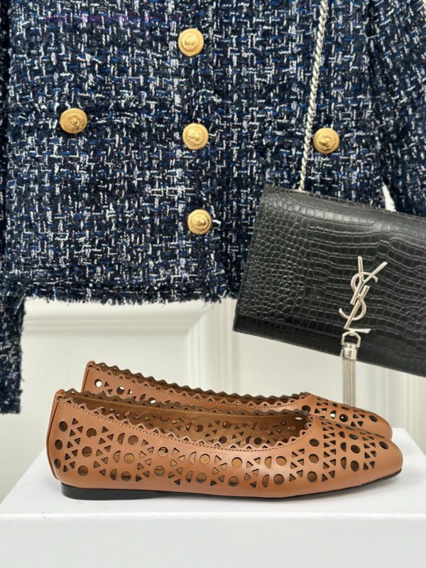 AlAIA | Classic retro hollowed out single shoe from AlAIAFull of girlish style, with both moadrrf251