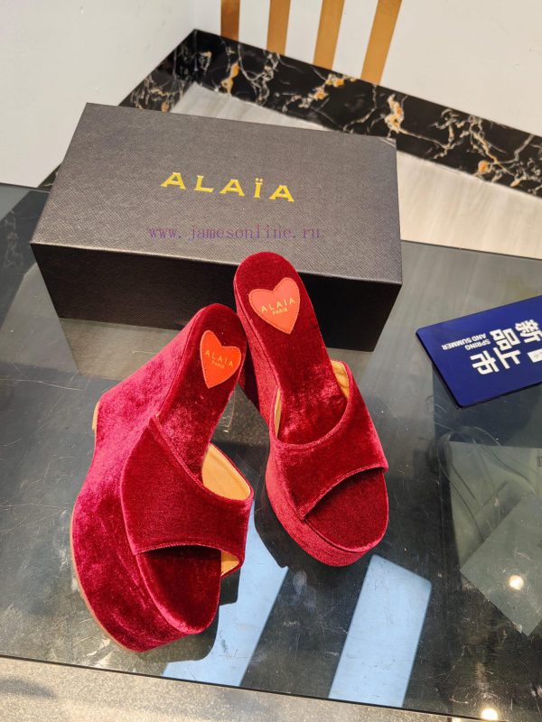 ALAIA's latest hate sky high water table slippers for 2024, with a unique heart-shaped desigbuxoruvy - Image 9
