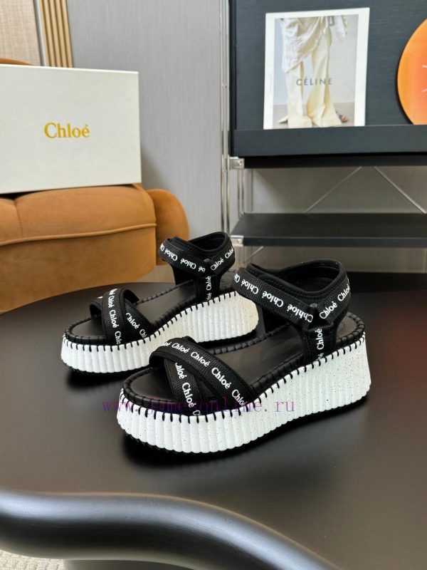 In 2024, Chloe launched a new pair of sandals for spring and summer, which have become popul24an3vcc - Image 4