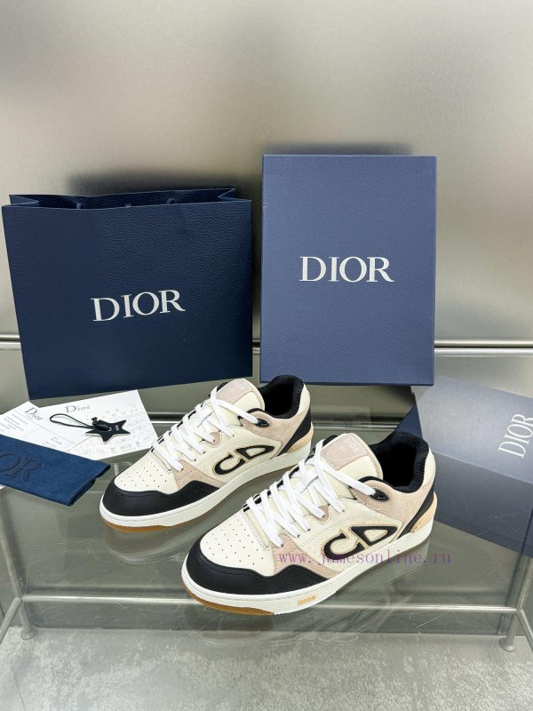 B57 low top full set packaging airplane boxDior's latest couple's casual shoes for spring anw37v7ayn