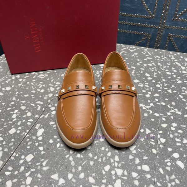 Valentino. The latest collection of Valentino features the most detailed and perfect classicdu8n6beh