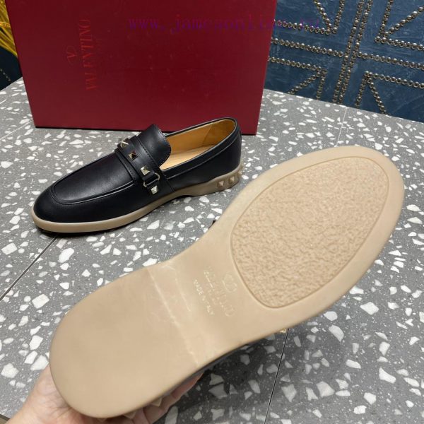 Valentino. The latest collection of Valentino features the most detailed and perfect classicawrxoo4j - Image 7