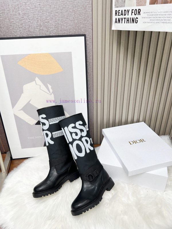 The D-Major boots feature unique design elements to create a striking appearance. They are mjfpiie0v