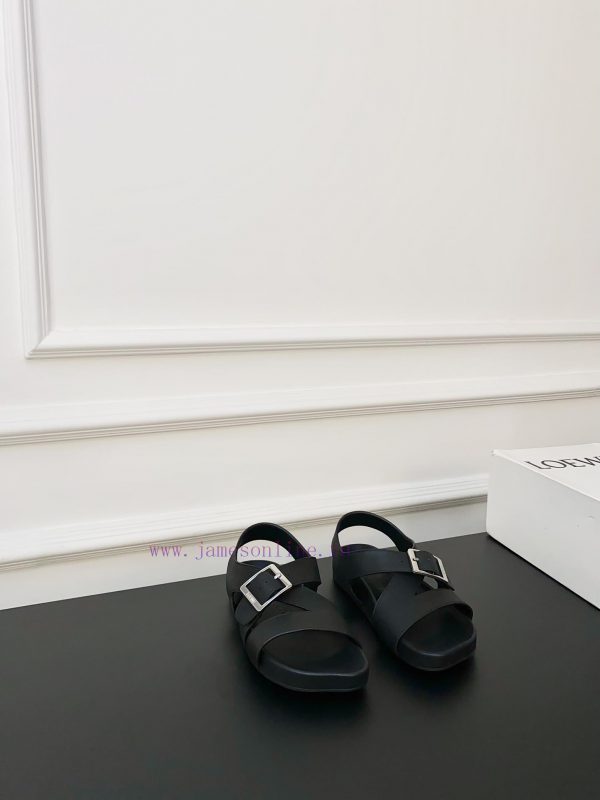 The new Roman sandals are here, comfortable yet not monotonousSandals made of Ease sheepskingcovdcb3