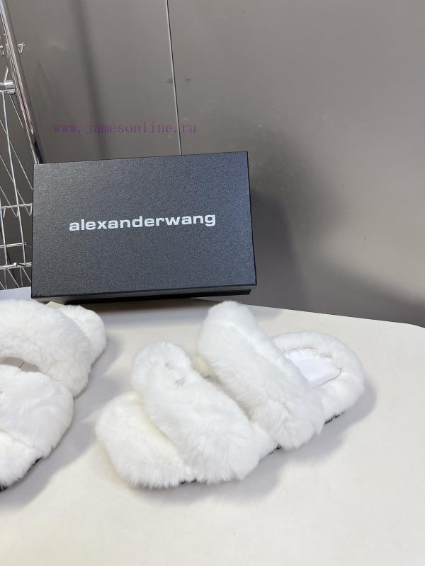 Alexander Wang's thick soled rabbit fur slippers are so beautiful~It's hard not to love themzqd15ek3 - Image 4