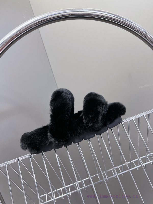 Alexander Wang's thick soled rabbit fur slippers are so beautiful~It's hard not to love themxcjyn94f - Image 6