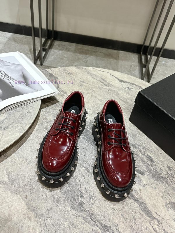 Alexander Wang's thick soled loafers, studded loafers, lace up Martin boots, and short boots4k290buu
