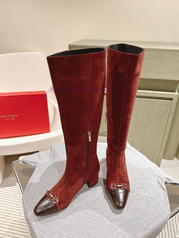 | ²⁰²4 ??  ??Ferragamo's autumn and winter collection of new boots features smooth lines a4jg6ps8h - Image 3