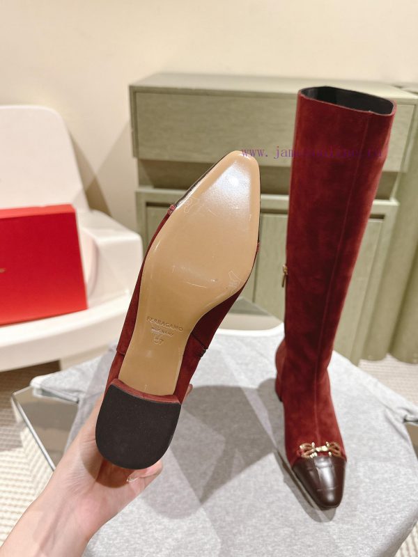 | ²⁰²4 ??  ??Ferragamo's autumn and winter collection of new boots features smooth lines a4jg6ps8h - Image 7