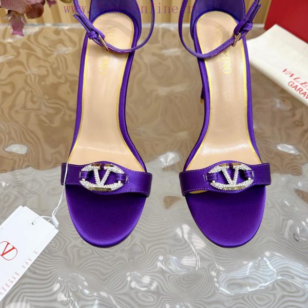 -- New Warren——————2024 Top Valentino Paris Fashion Show launches Valentino mesh studded sanv9i48llg - Image 6