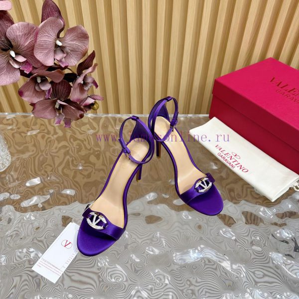 -- New Warren——————2024 Top Valentino Paris Fashion Show launches Valentino mesh studded sanv9i48llg - Image 7