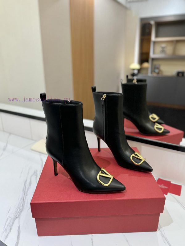 ????????? Valentino ͥ Purchasing LevelThe new season's Warren boots and shoes are also so besooduus2