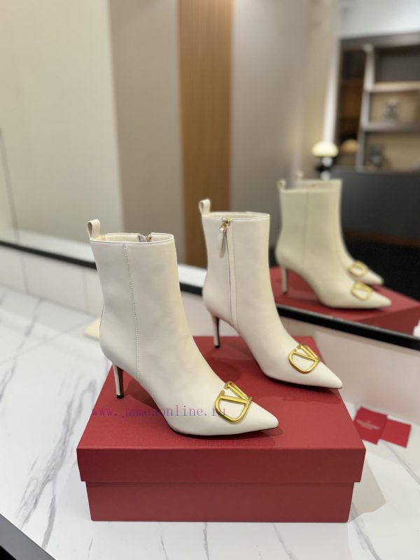 ????????? Valentino ͥ Purchasing LevelThe new season's Warren boots and shoes are also so beulk4rkv3