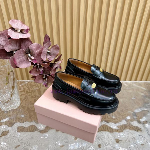 Top tier MiuMiu 2024 new retro loafers look great with casual matching on the feet, a must-hcs3qpopn
