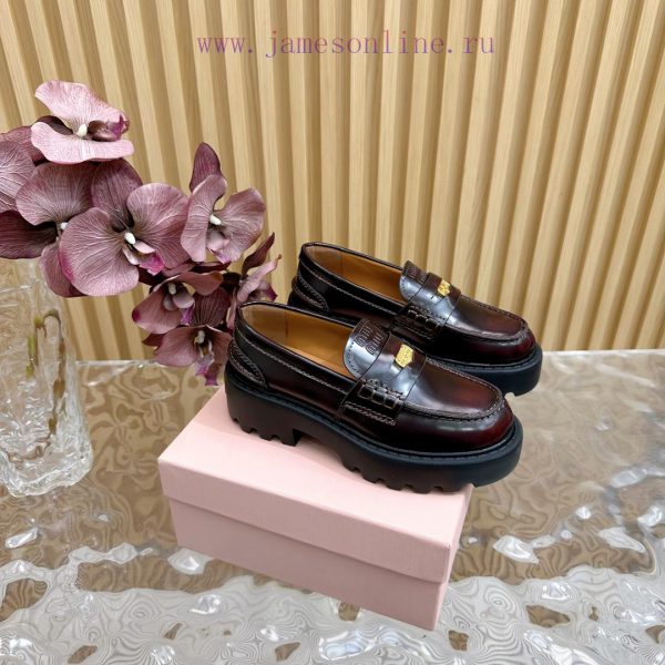 Top tier MiuMiu 2024 new retro loafers look great with casual matching on the feet, a must-h6zhzekk1