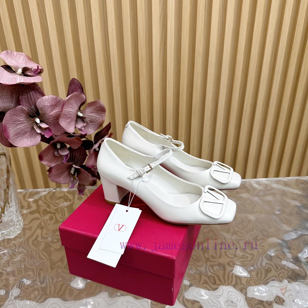 -- New Warren——————2024 Top Quality Valentino Coarse Heel Mary Jane Single Shoes with Exquis6sriu5to - Image 2