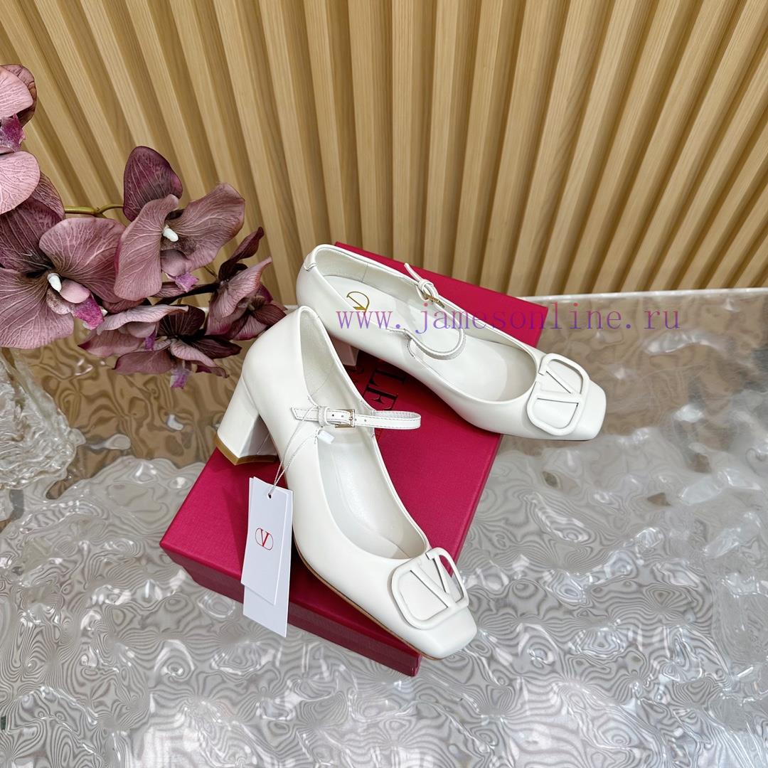 -- New Warren——————2024 Top Quality Valentino Coarse Heel Mary Jane Single Shoes with Exquis6sriu5to - Image 3