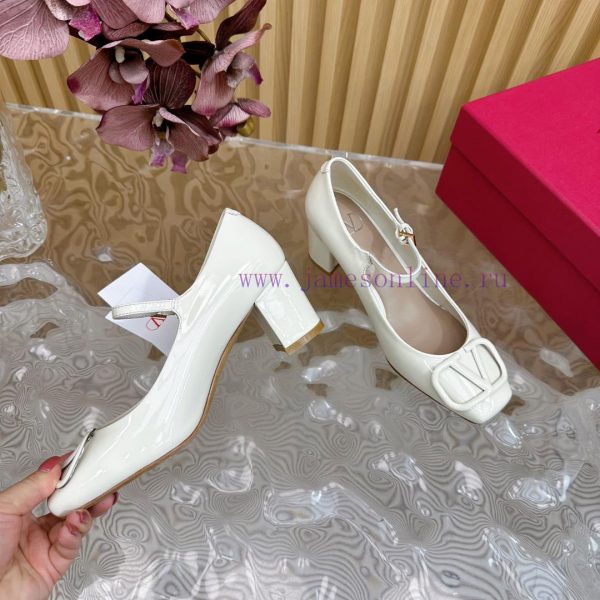 -- New Warren——————2024 Top Quality Valentino Coarse Heel Mary Jane Single Shoes with Exquis4p6i1fbq - Image 9