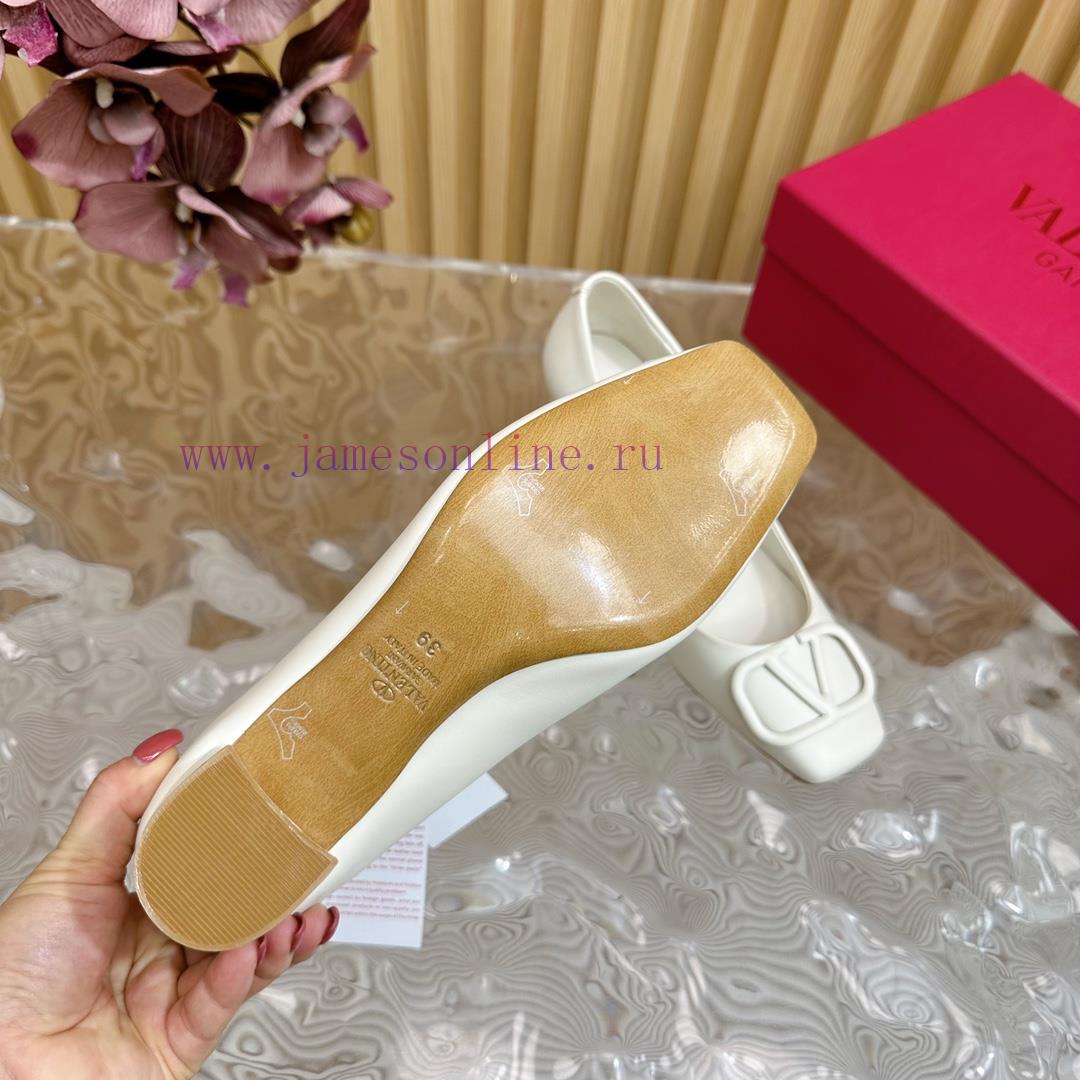 -- New Warren——————2024 Top Quality Valentino Coarse Heel Mary Jane Single Shoes with Exquis6sriu5to - Image 10