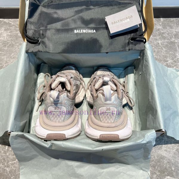 Top Balenciaga 3xl mesh distressed lace up low top dad shoes in light brown. The exterior de79dgqhfv - Image 9