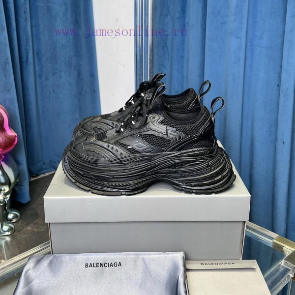 Balenciaga 16XL Sneaker's overall shoe design draws inspiration from the creation ideas of Briqfepjm