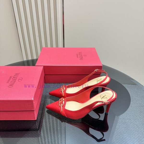 ????????? Warren rhinestone V-button sandals, the latest series from V Home, can be said to 073o4evr