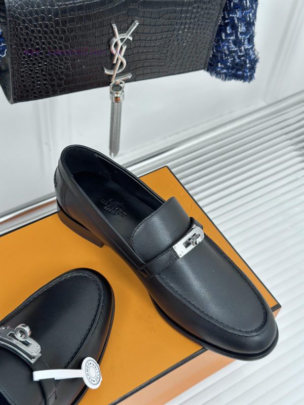 Top versionHerm è s/Herm è s classic klly buckle loafersSuper versatile shoe design with a dplgujc18 - Image 6