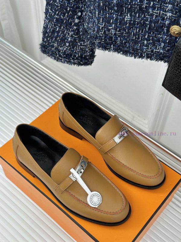 Top versionHerm è s/Herm è s classic klly buckle loafersSuper versatile shoe design with a dm9akqd2x - Image 4