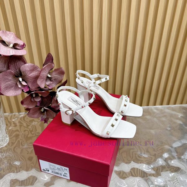 -- New Warren——————2024 Top Valentino Paris Fashion Show Launch Valentino Thick Heel Rivetedl4047ads