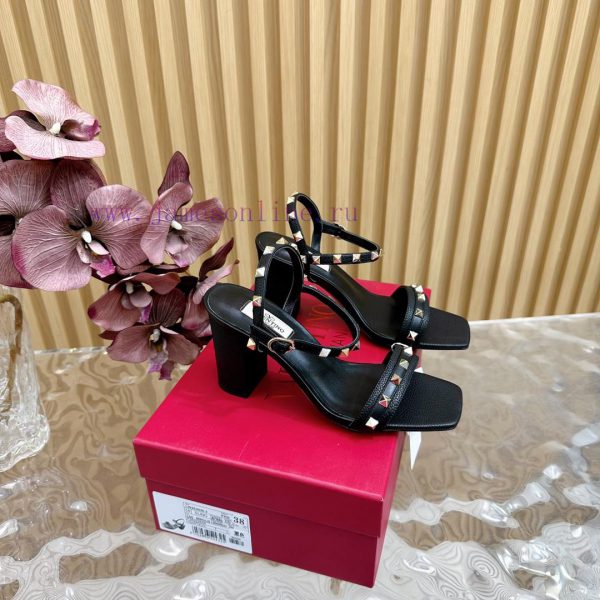 -- New Warren——————2024 Top Valentino Paris Fashion Show Launch Valentino Thick Heel Rivetedygjncwkl