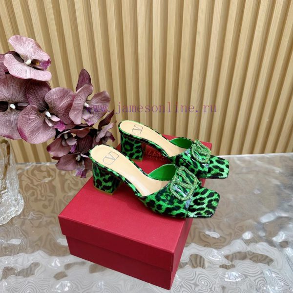 Valentino's newly developed diamond buckle patent leather high-heeled sandals series————————fodmhp1o